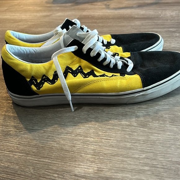 Men’s Peanuts / Charlie Brown Vans Size 16 - Picture 4 of 7